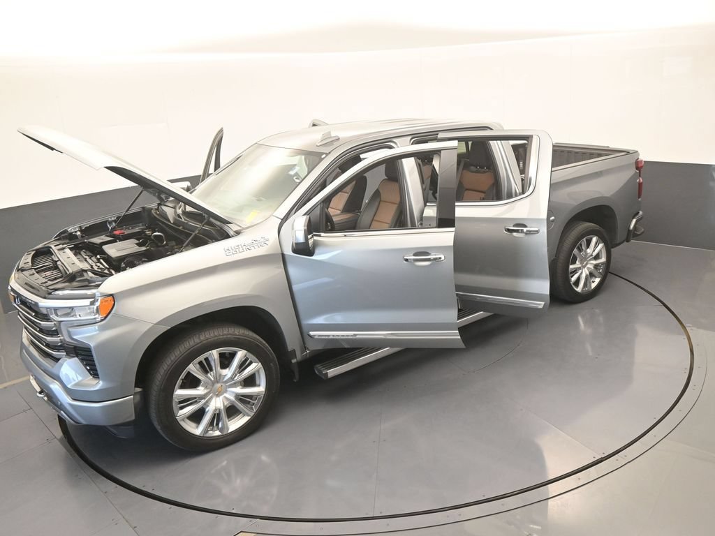 Used 2024 Chevrolet Silverado 1500 High Country w/ Technology Package AWD/4WD image 79