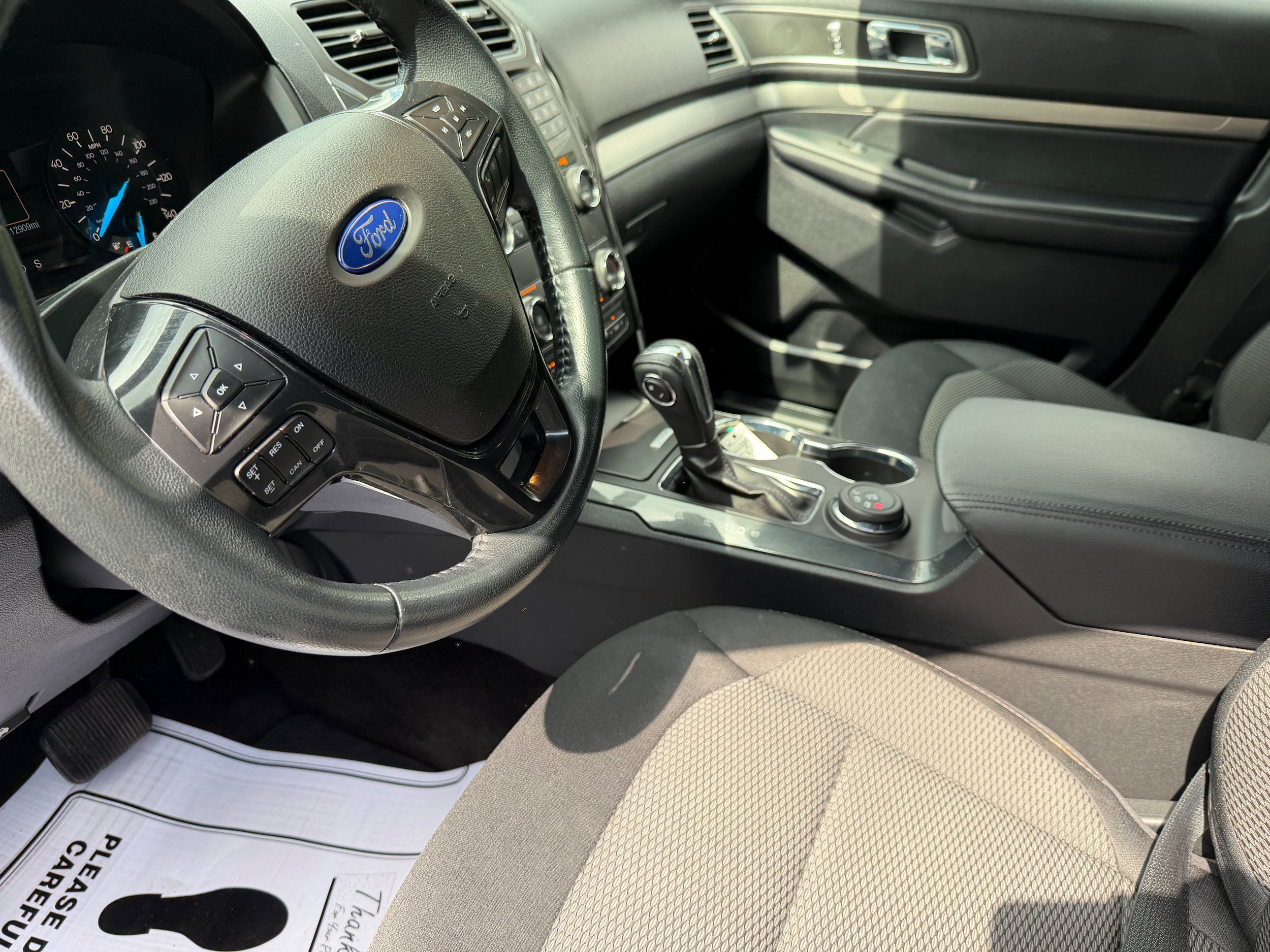 Used 2018 Ford Explorer XLT AWD/4WD image 25