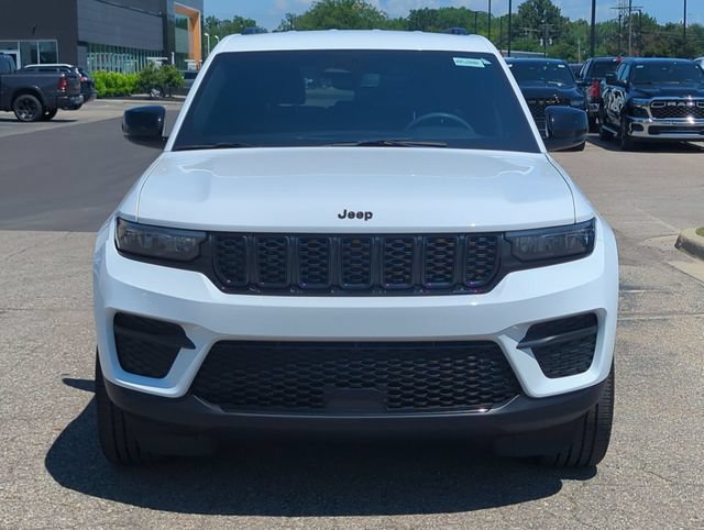 Used 2023 Jeep Grand Cherokee Altitude AWD/4WD image 8