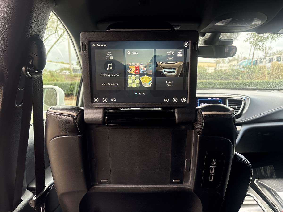 Used 2019 Chrysler Pacifica Limited w/ Advanced Safetytec Group FWD image 14