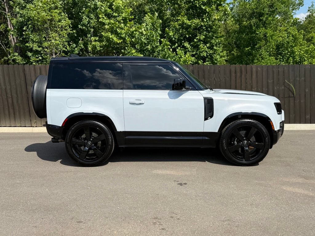 Used 2023 Land Rover Defender 90 V8 AWD/4WD image 7