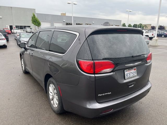 Used 2017 Chrysler Pacifica Touring w/ Tire & Wheel Group image 7