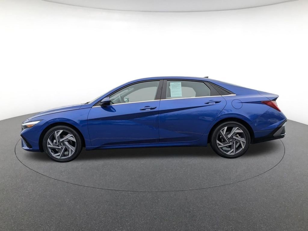 Used 2025 Hyundai Elantra SEL FWD image 8