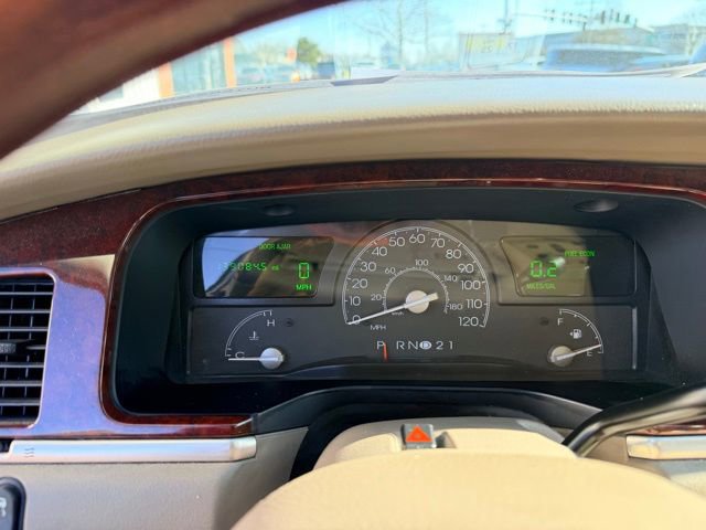 Used 2003 Lincoln Town Car Signature image 23