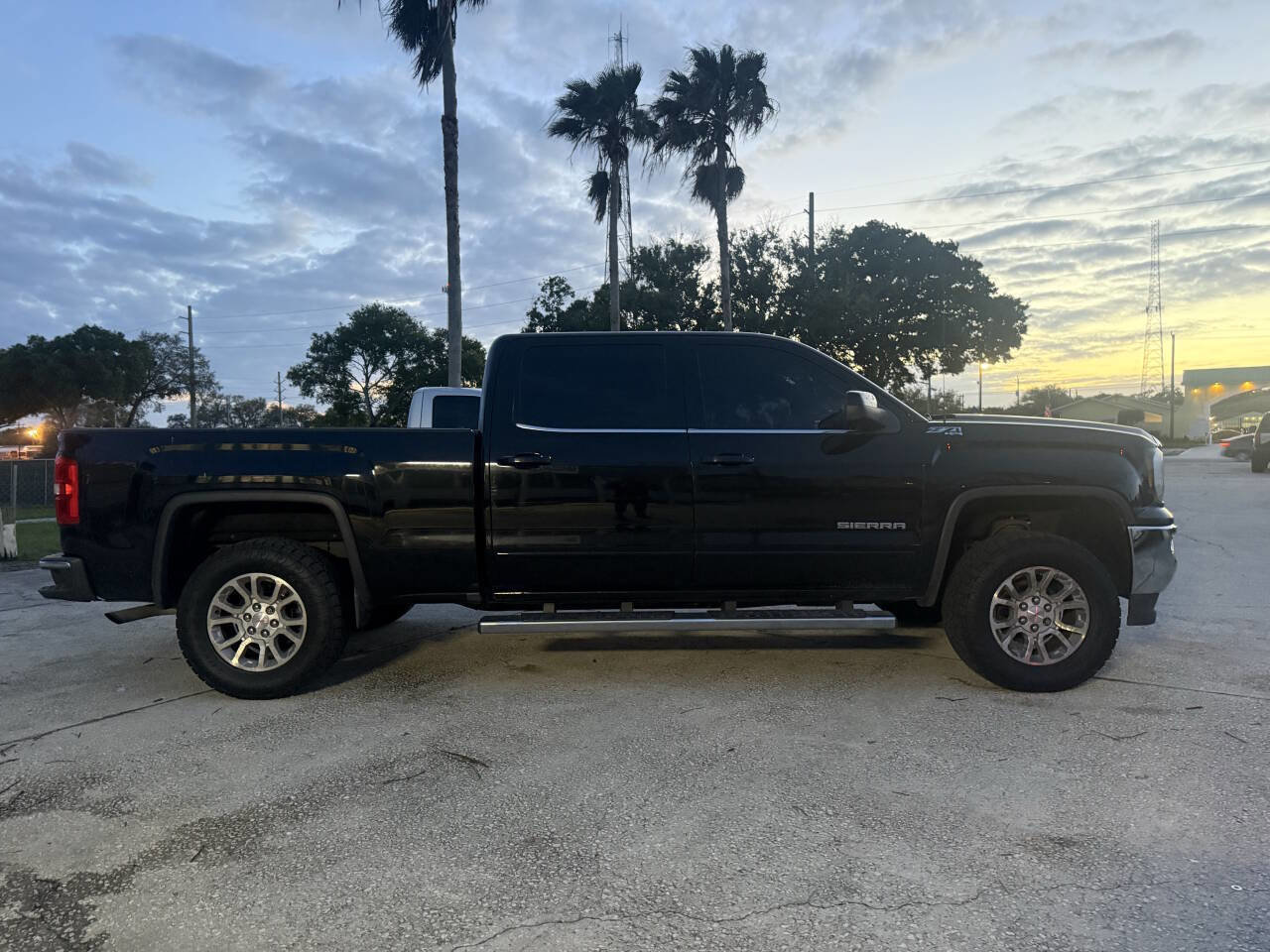 Used 2016 GMC Sierra 1500 SLE w/ SLE Value Package AWD/4WD image 8