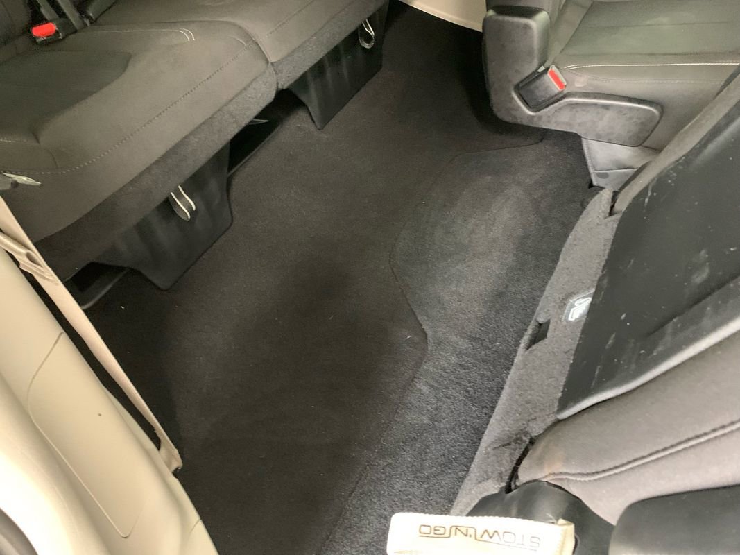 Used 2023 Chrysler Voyager LX image 32
