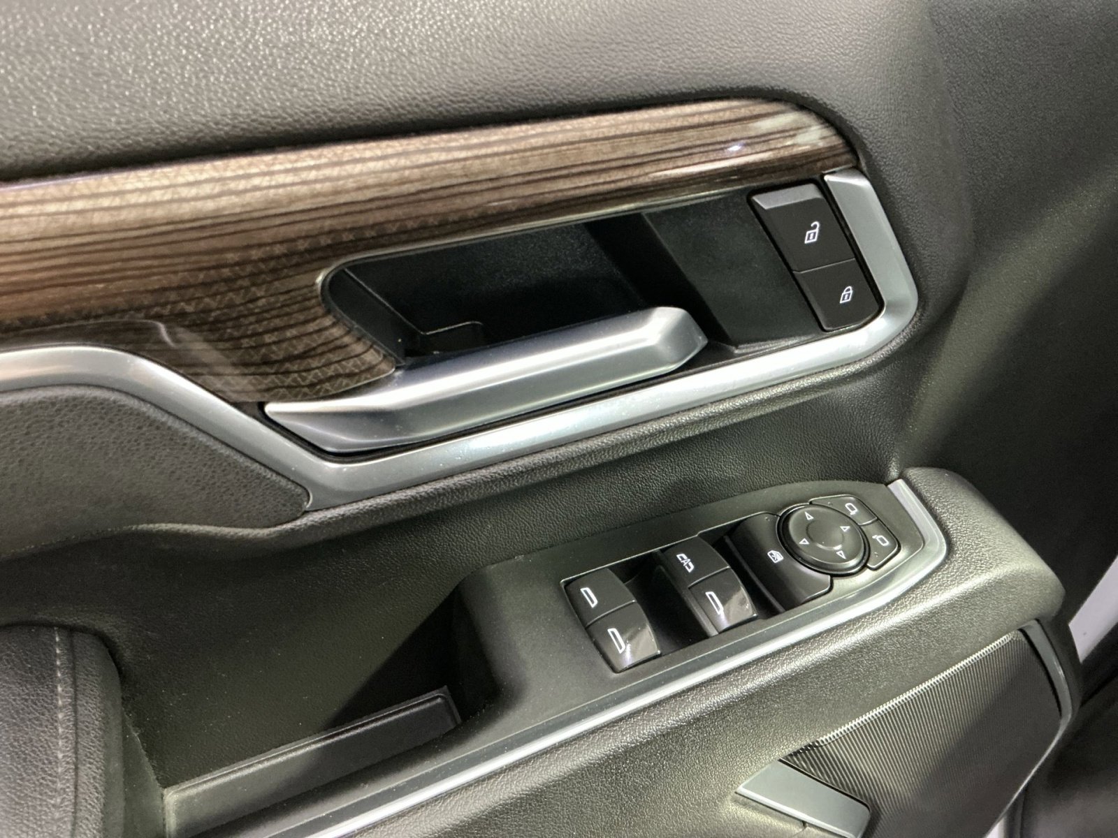 Used 2025 Chevrolet Silverado 2500 LT w/ Convenience Package image 16