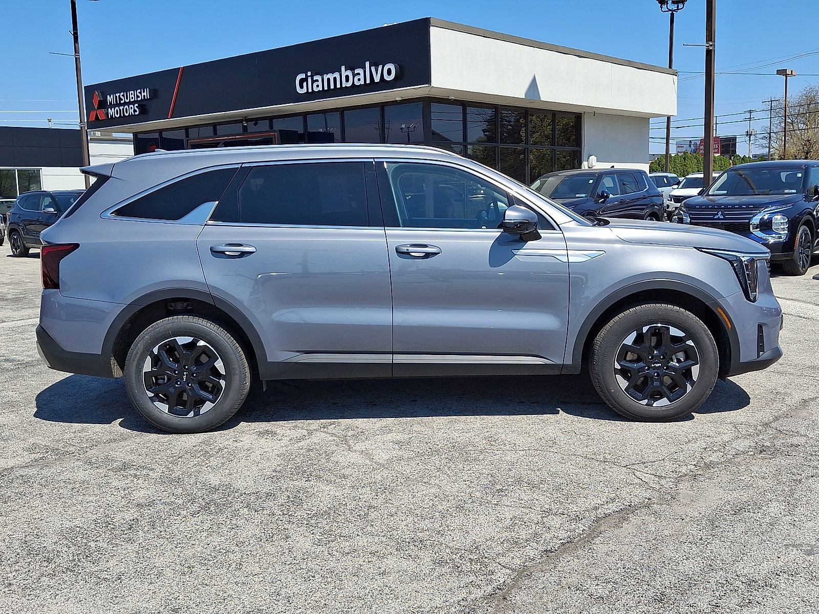 Used 2025 Kia Sorento S w/ Panoramic Sunroof Package image 8