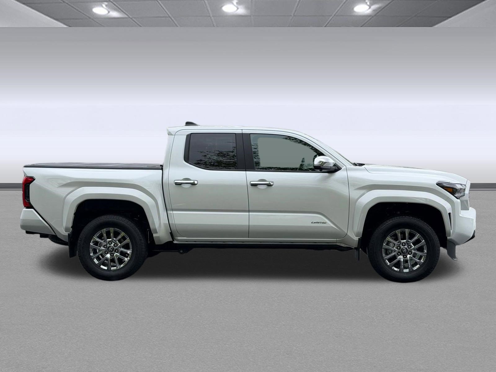 Used 2025 Toyota Tacoma Limited AWD/4WD image 7