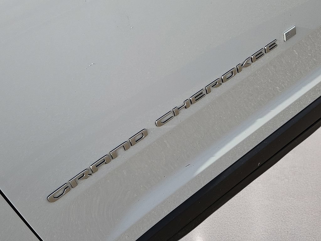 Used 2024 Jeep Grand Cherokee Laredo X w/ Trailer Tow Package AWD/4WD image 11