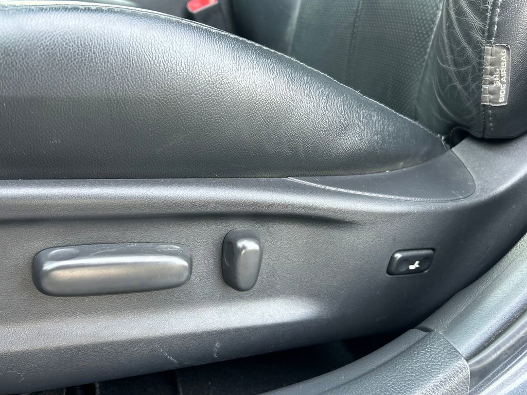 Used 2011 Toyota Camry SE w/ Sport Leather Pkg FWD image 16