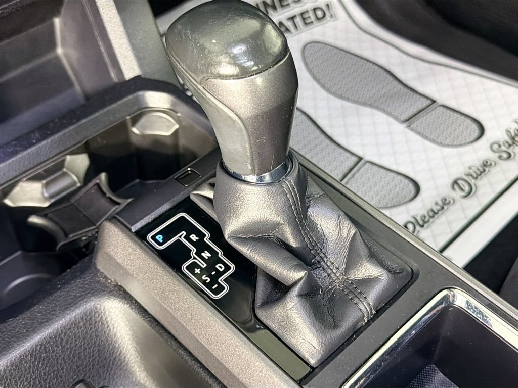Used 2017 Toyota Tacoma TRD Sport AWD/4WD image 17