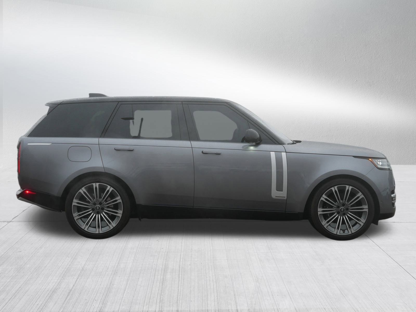 Used 2023 Land Rover Range Rover Autobiography image 4