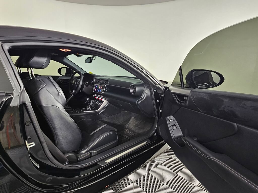 Used 2025 Toyota GR86 Premium w/ ALL Weather Mat Package (TMS) image 35