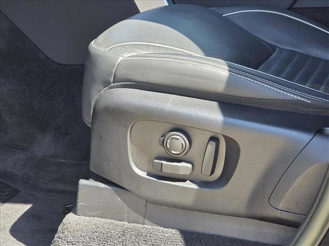 Used 2023 Land Rover Discovery S R-Dynamic image 14