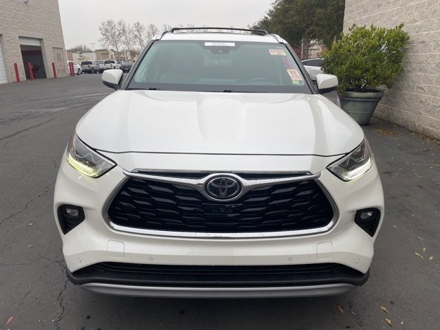 Used 2020 Toyota Highlander Platinum image 2