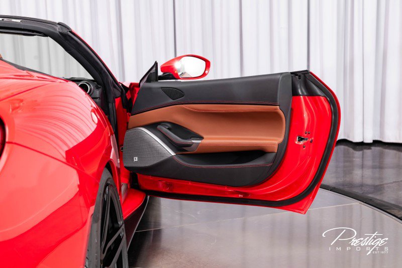 Used 2019 Ferrari Portofino image 41