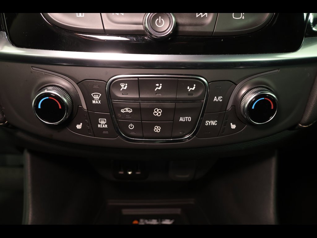 Used 2022 Chevrolet Traverse LT image 27