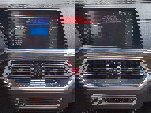 Used 2021 BMW X7 M50i w/ Cold Weather Package image 18
