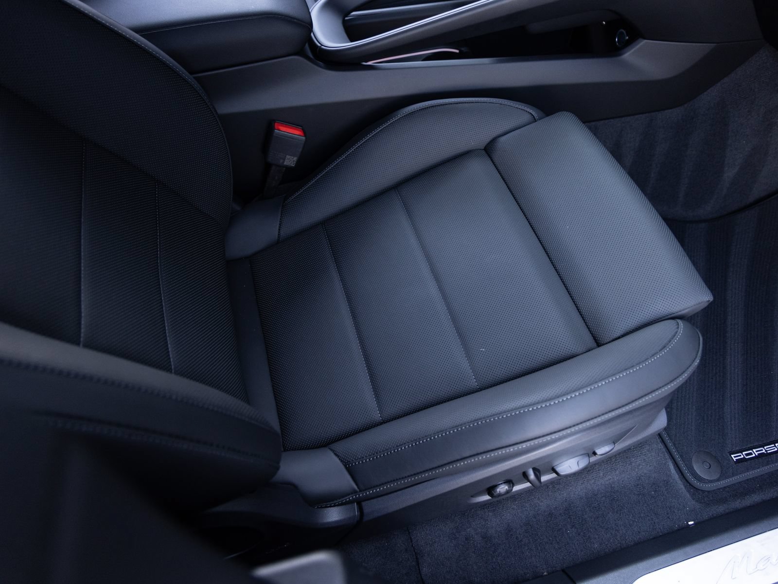 New 2026 Porsche Macan 4 Electric AWD/4WD image 35