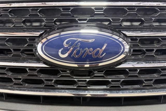 Used 2021 Ford Explorer XLT w/ Equipment Group 202A RWD image 32