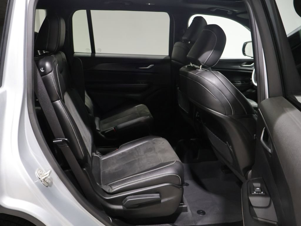 Used 2023 Jeep Grand Cherokee L Laredo AWD/4WD image 22