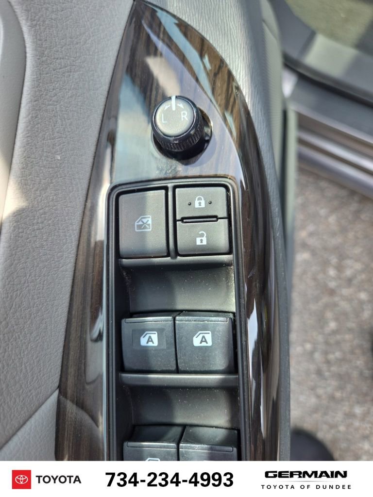 Used 2020 Toyota Sienna XLE FWD image 23