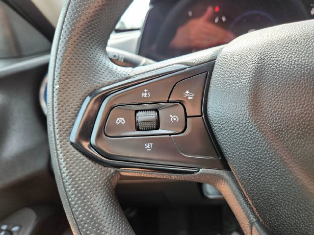 Used 2025 Chevrolet Trax LT FWD image 36
