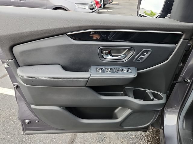 Used 2025 Honda Pilot Touring image 13