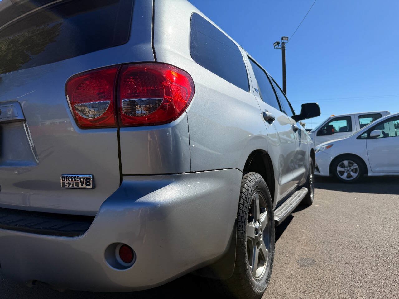 Used 2014 Toyota Sequoia SR5 w/ Sport Appearance Package AWD/4WD image 37