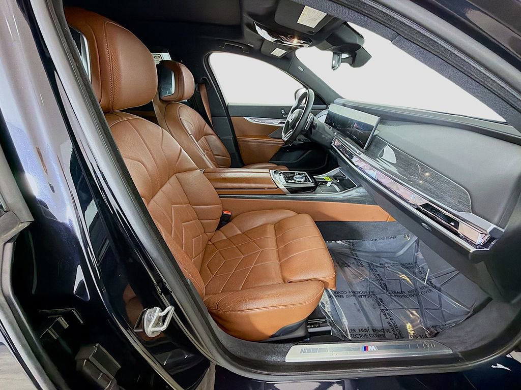 Used 2023 BMW 760i xDrive w/ Executive Package image 26