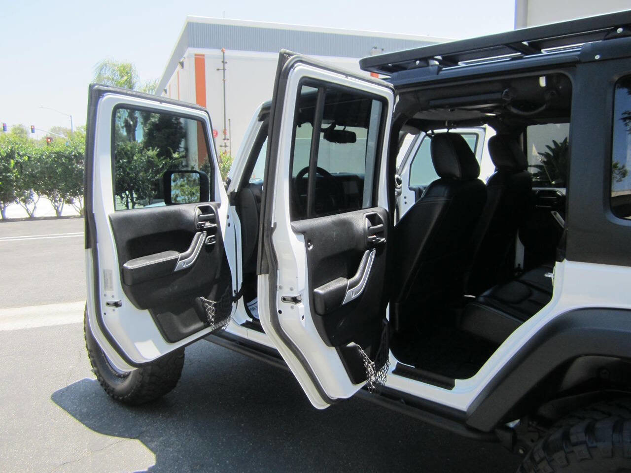 Used 2017 Jeep Wrangler Unlimited Rubicon AWD/4WD image 27