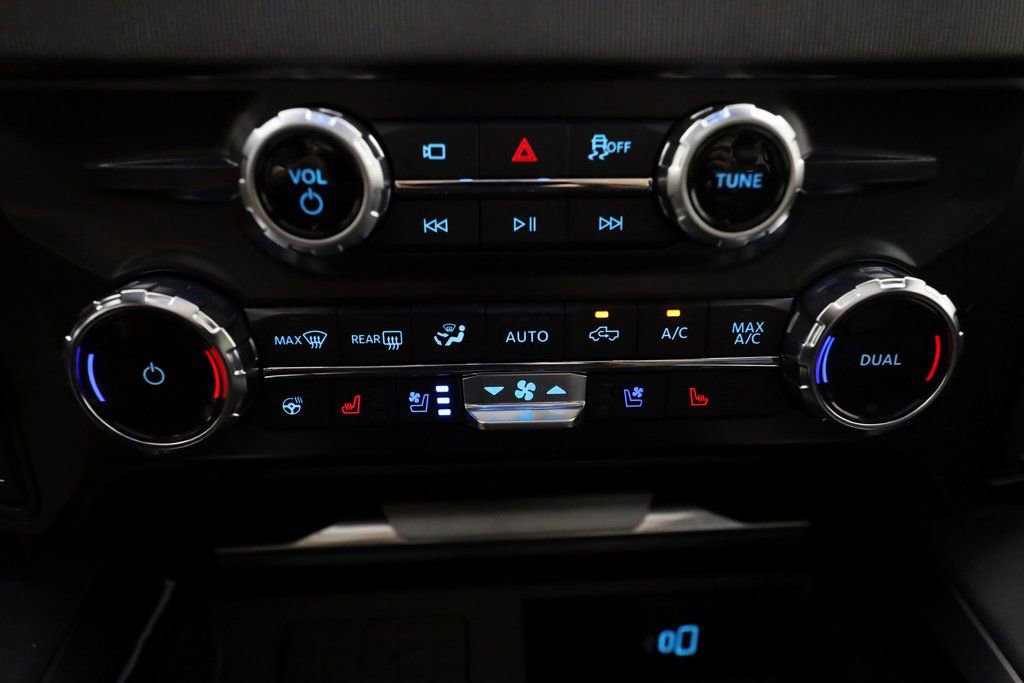 Used 2025 Ford F250 Platinum image 38