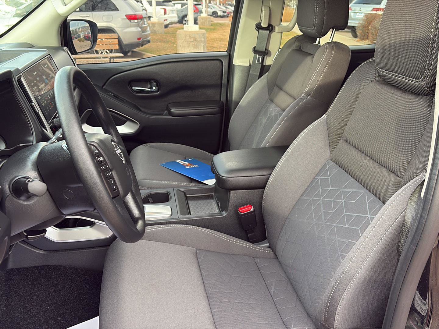 Used 2025 Nissan Frontier SV image 10