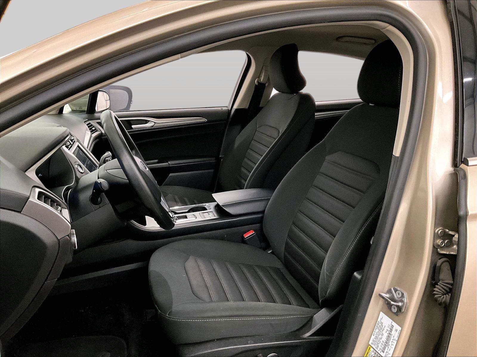 Used 2018 Ford Fusion SE w/ Fusion SE Technology Package image 24