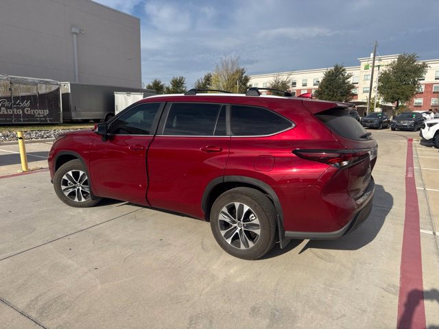 Used 2026 Toyota Highlander XLE AWD/4WD image 4