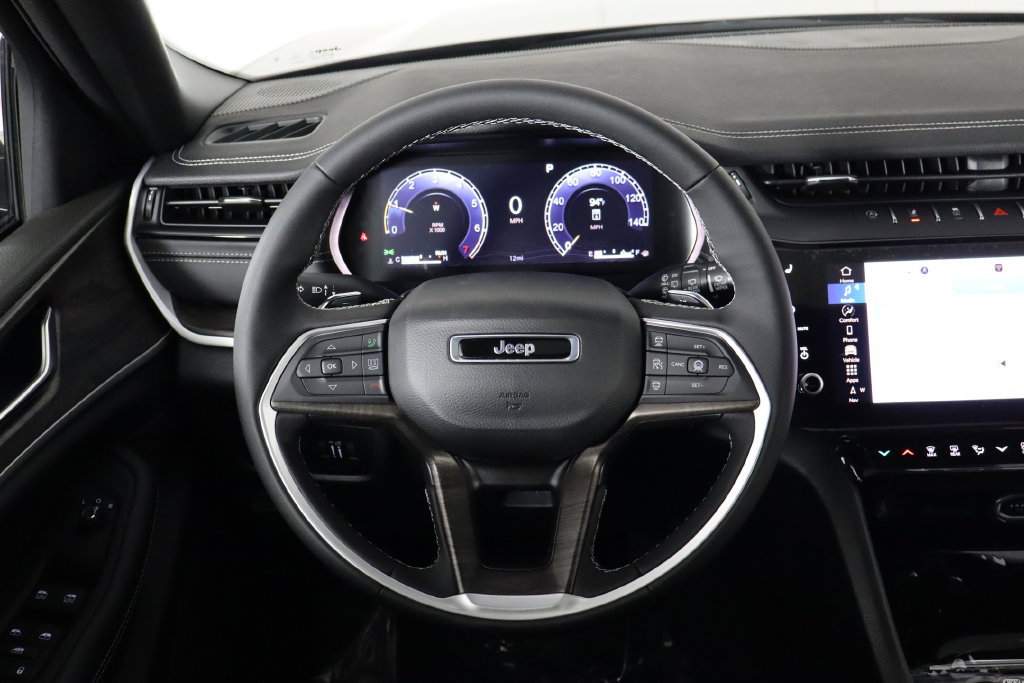 New 2027 Jeep Grand Cherokee Altitude AWD/4WD image 7