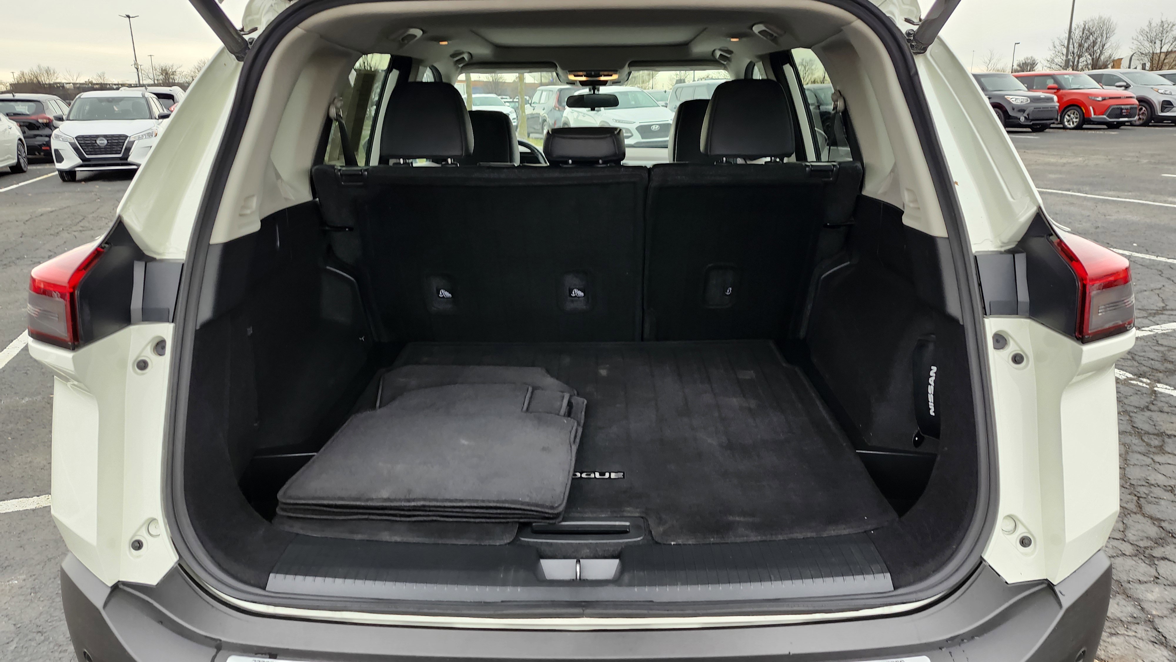 Used 2023 Nissan Rogue SV w/ SV Premium Package image 23