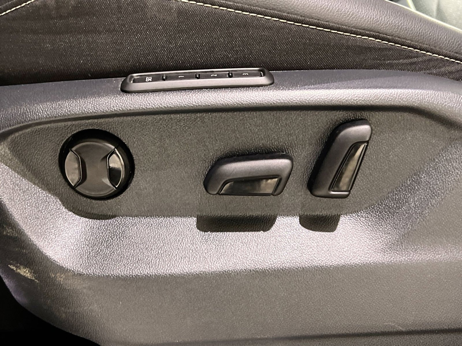 Used 2024 Volkswagen Tiguan SEL R-Line image 23