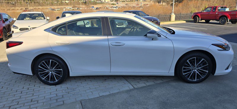 Used 2023 Lexus ES 350 w/ Premium Package image 4