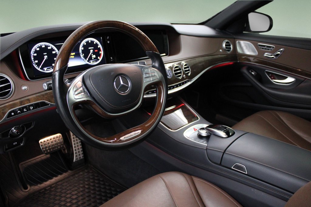 Used 2017 Mercedes-Benz S 550 Sedan image 2