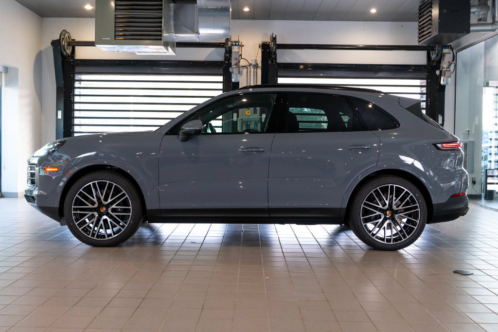 New 2026 Porsche Cayenne AWD/4WD image 2
