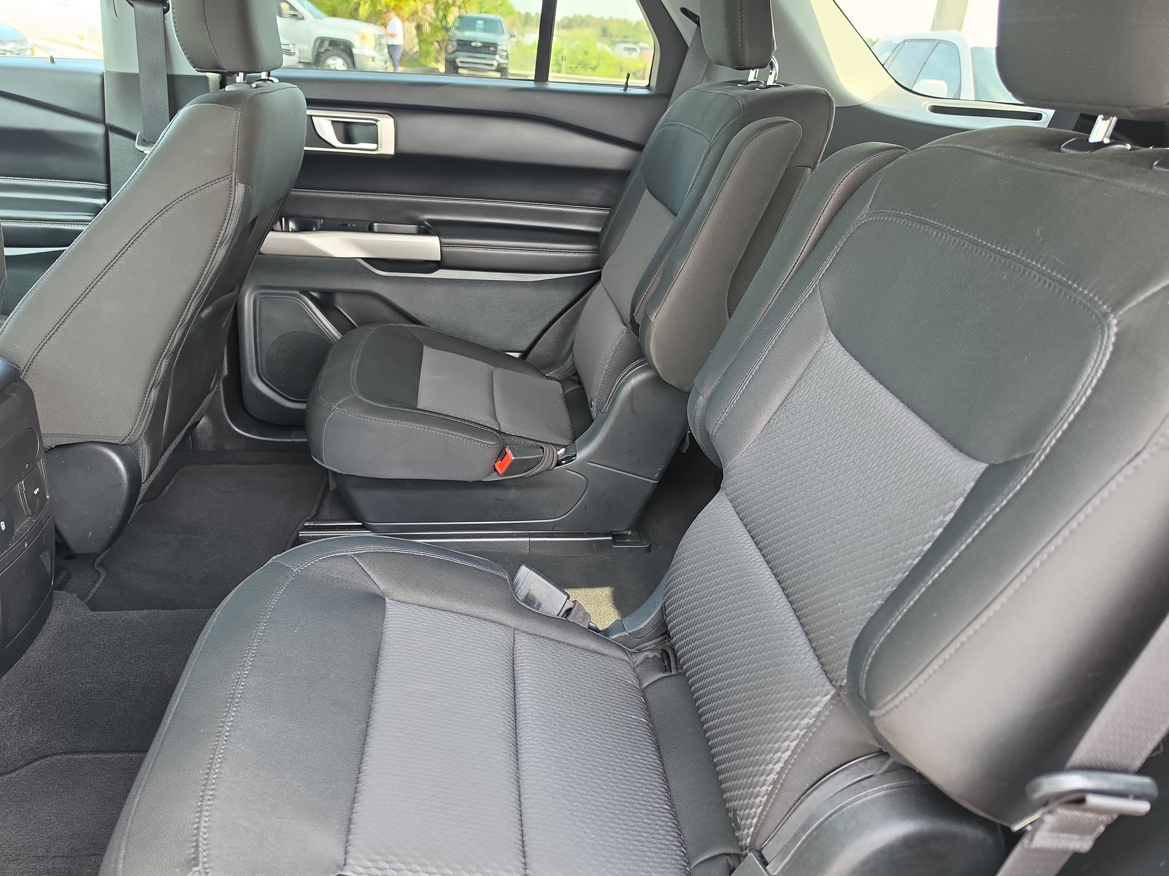 Used 2023 Ford Explorer XLT RWD image 12