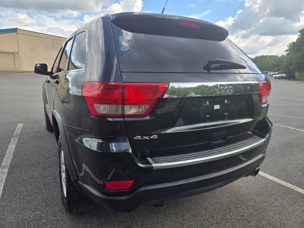 Used 2012 Jeep Grand Cherokee Laredo w/ Laredo E Group AWD/4WD image 7