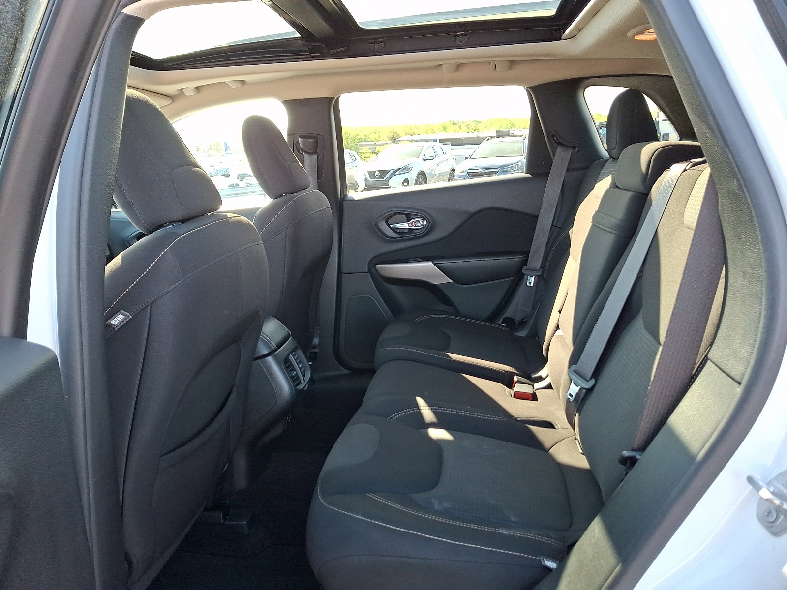 Used 2017 Jeep Cherokee Latitude w/ Comfort/Convenience Group image 10