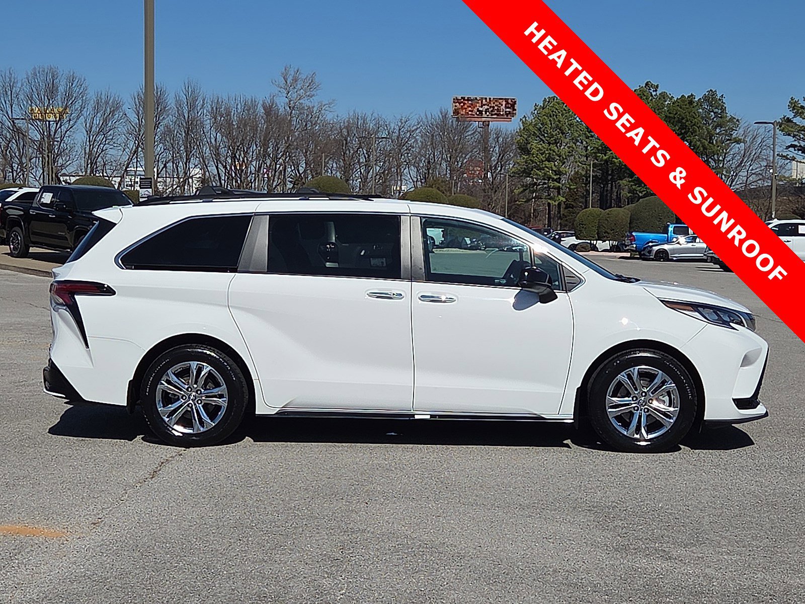 Used 2023 Toyota Sienna XSE w/ XSE Plus Package image 6
