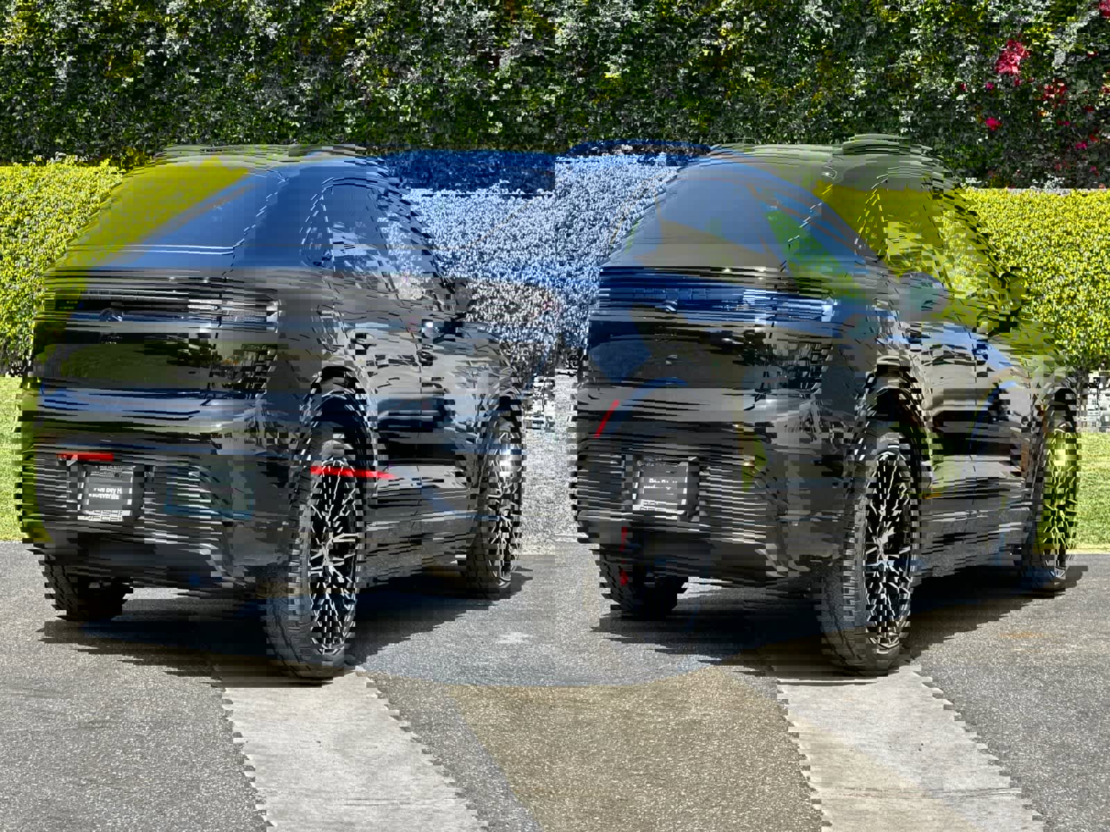 New 2026 Porsche Macan Turbo Electric image 8