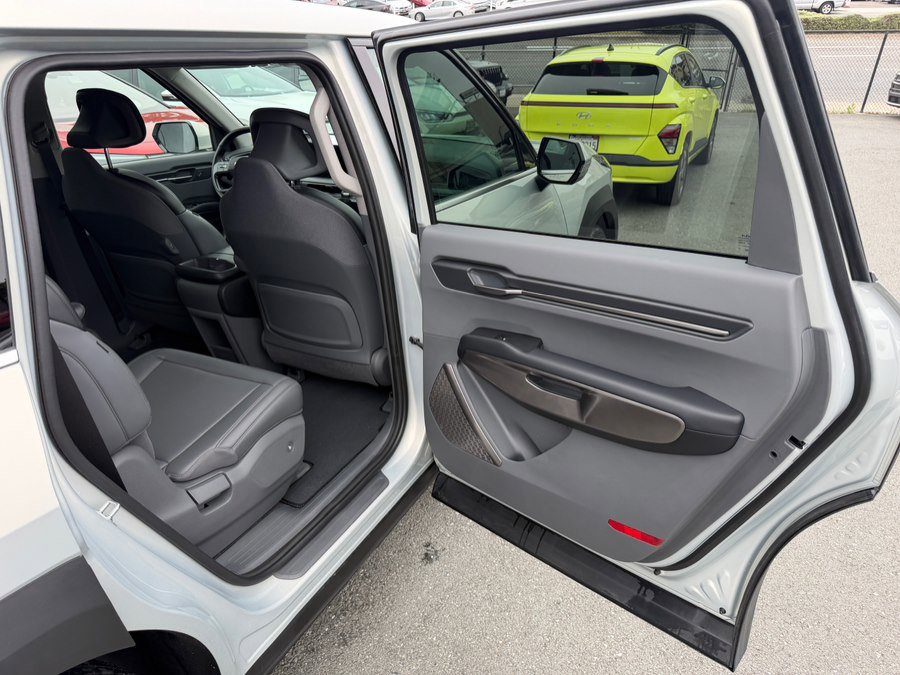Used 2024 Kia EV9 Light Long Range RWD image 40
