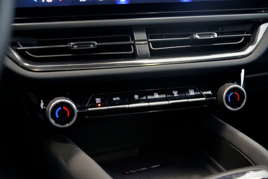 Certified 2025 Chevrolet Equinox EV RS w/ Convenience Package II image 24