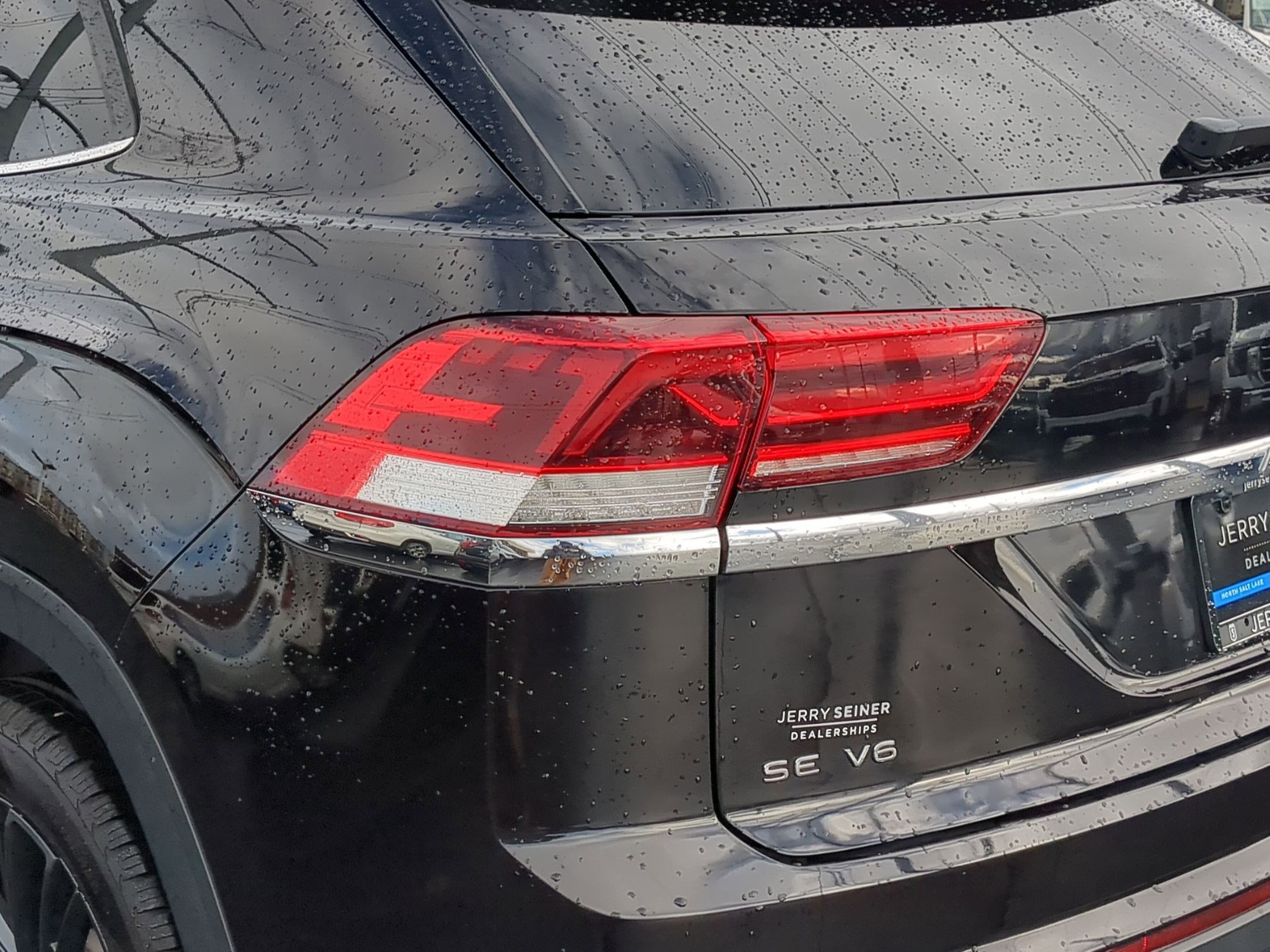 Used 2020 Volkswagen Atlas Cross Sport SE w/ Panoramic Sunroof Package image 12